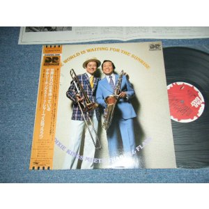 画像: デキシーキングス・ミーツ・シャープス&フラッツ Ken-ichi Sonoda and His Dixie Kings, Nobuo Hara and His Sharps & Flats - The World Is Waiting For The Sunrise デキシーキングス・ミーツ・シャープス&フラッツ Dixie Kings Meets Sharps & Flats  世界は日の出を待っている (Ex+++/MINT-) / 1981 JAPAN ORIGINAL Used LP With OBI 