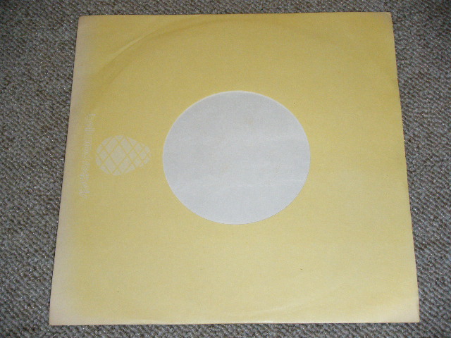 画像: A)ベルウッド・サウンド・オーケストラ（小室　等：作曲・編曲） BELLWOOD SOUND ORCHESTRA ( HITOSHI KOMURO ) －白い影のテーマ THEME of "SHIROI KAGE" ： B) 田中真理　MARI TANAKA －　白い風 SHIIROI KAZE / 1973 JAPAN ORIGINAL Used 7"Single