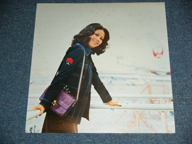 画像: 欧陽菲菲 Ōuyáng Fēifēi OU-YANG FEI-FEI - 雨の御堂筋 STRANGER IN MIDOOSUJI / 1971  JAPAN ORIGINAL  1st Press Used LP With OBI & PIN-UP 