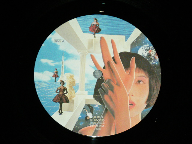 画像: 松任谷(荒井)由実 ユーミン　YUMI MATSUTOYA ( ARAI ) - DELIGHT SLIGT LIGHT KISS　/ 1988 JAPAN ORIGINAL Used LP with OBI with 3-D Cover 
