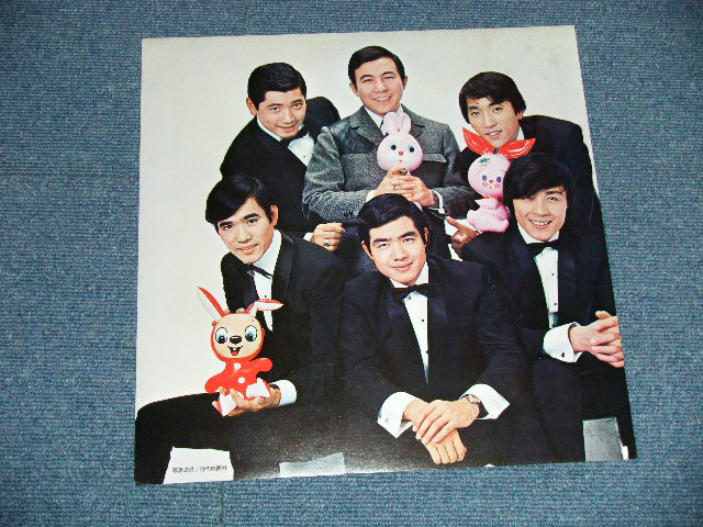 画像: 寺内タケシとバニーズ TAKESHI TERAUCHI & THE BUNNYS -  バニーズ・ゴールデン・コンサート BUNNYS GOLDEN CONCERT : With POSTER & PIN-UP  ( MINT-/MINT )  / 1968 JAPAN ORIGINAL Used LP  with OBI 