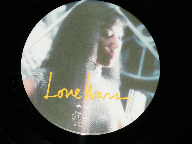 画像: 松任谷(荒井)由実 ユーミン　YUMI MATSUTOYA ( ARAI ) - ラヴ・ウォーズ LOVE WARS (MINT/MINT)　/ 1989 JAPAN ORIGINAL Used LP with OBI with 3-D Cover 