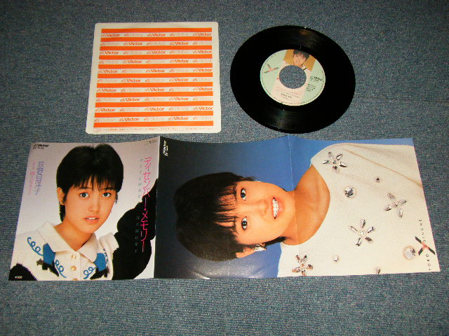 画像1: 荻野目洋子 YOKO OGINOME - A)ディセンバー・メモリー DECEMBER MEMORY  B)雨とジャスミン(MINT-/MINT-) / 1984 JAPAN ORIGINAL Used 7" Single