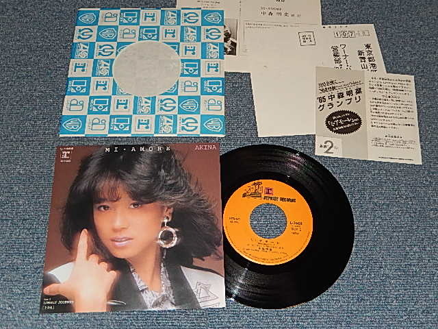 画像1: 中森 明菜 AKINA NAKAMORI - A) MIAMORE ミ・アモーレ  B) ロンリー・ジャーニー  (with 2x FLYER +Postcard) (MINT-/MINT) / 1985 JAPAN ORIGINAL Used 7" 45 Single 